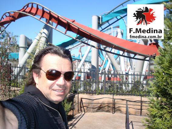 2011 - Orlando - FMedina no Parque Harry Portter - Montanha Russa Dueling Dragons 1