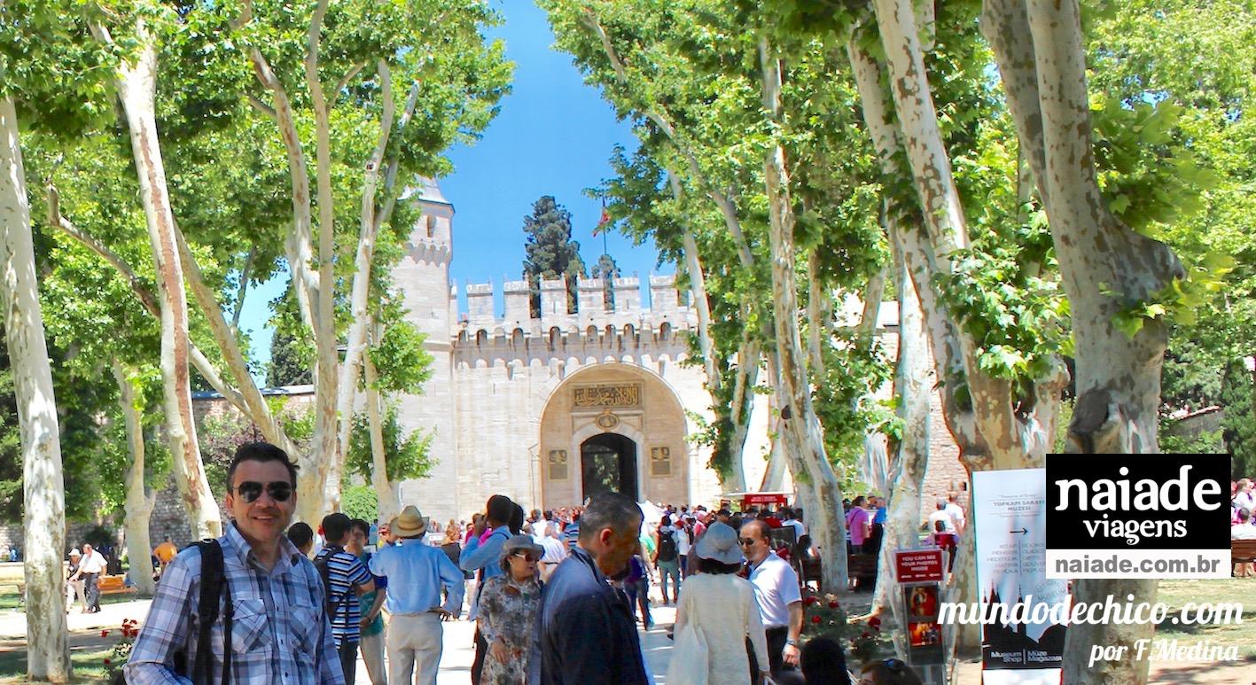Chico no Palácio de Topkapi em Istambul em Istambul em 2013